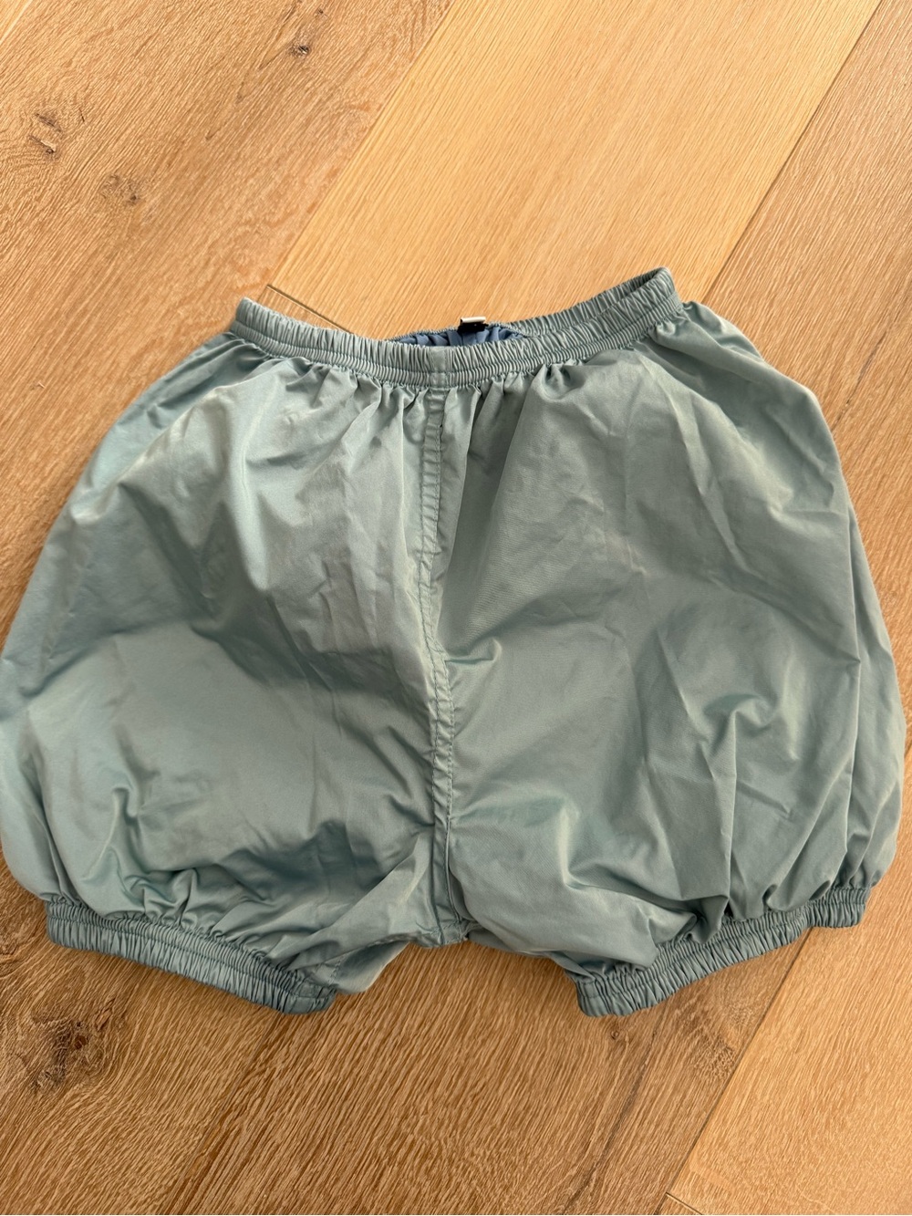 Bulletpointe shorts